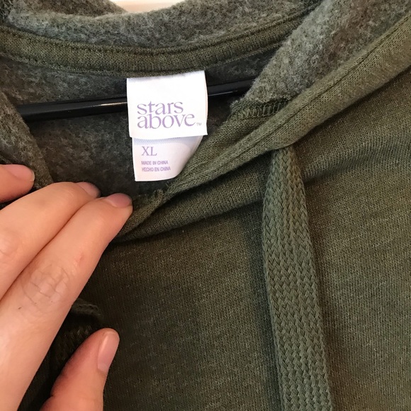 Sweatshirt - Picture 2 of 3